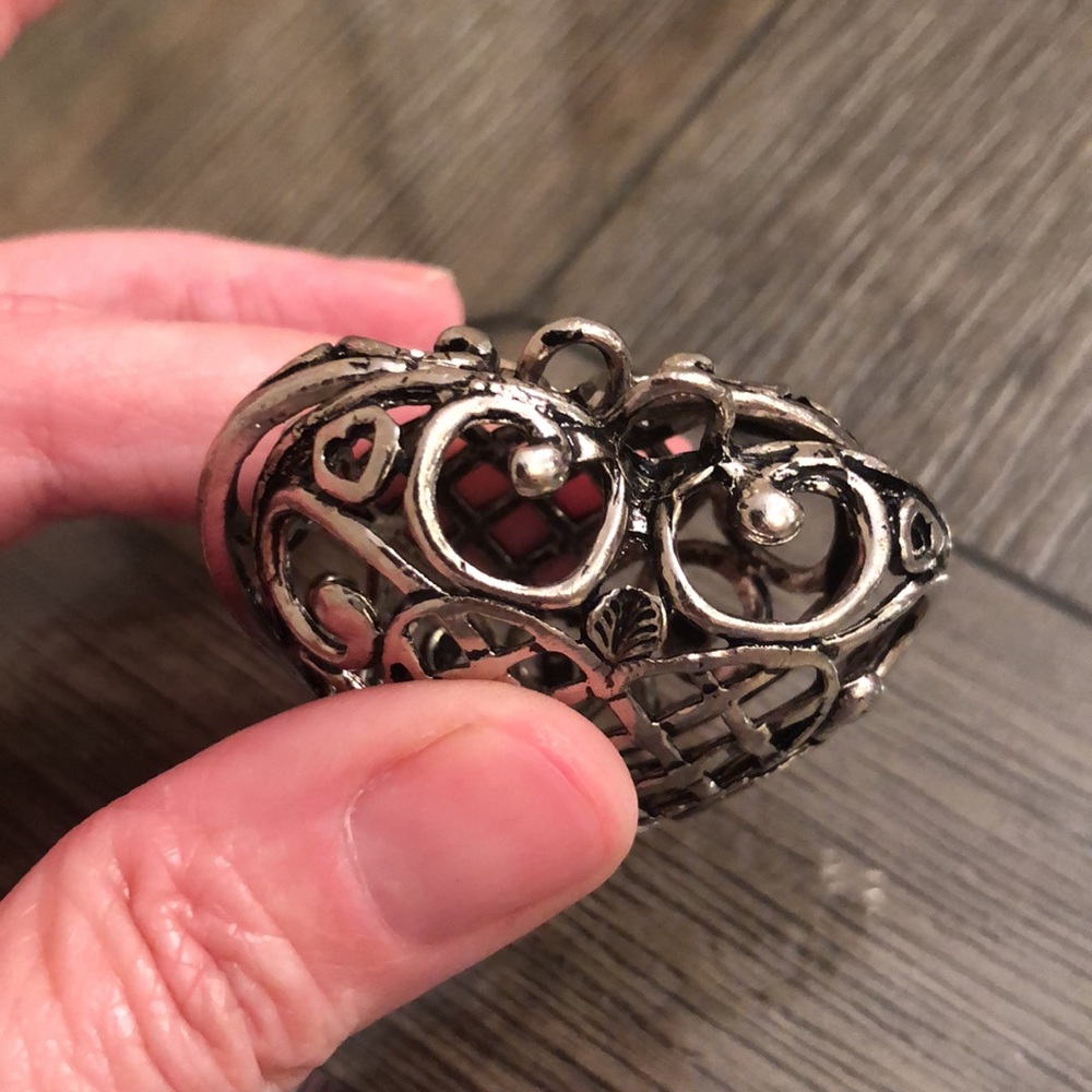 Vintage Filigree Open Cage Heart Necklace - Picture 15 of 17